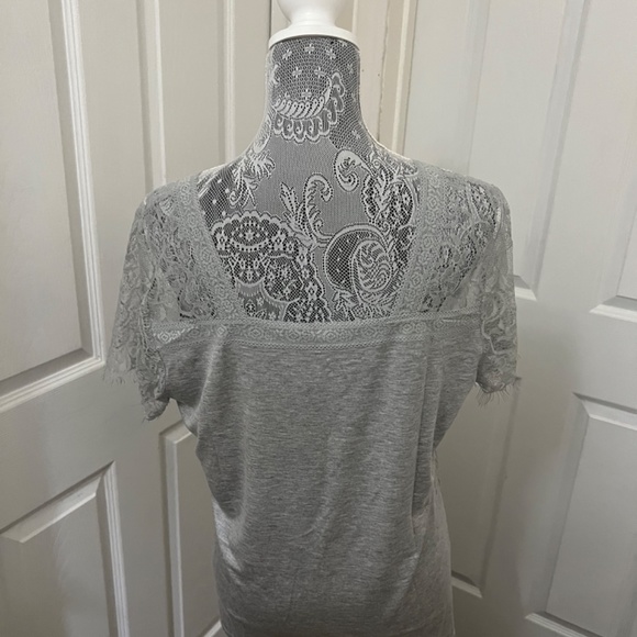 Pretty blouse - Picture 2 of 3